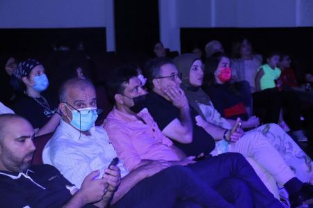 الطيبة تحتضن ‘ أصوات ‘..مسرحية تعرض قصص نساء مضطهدات 